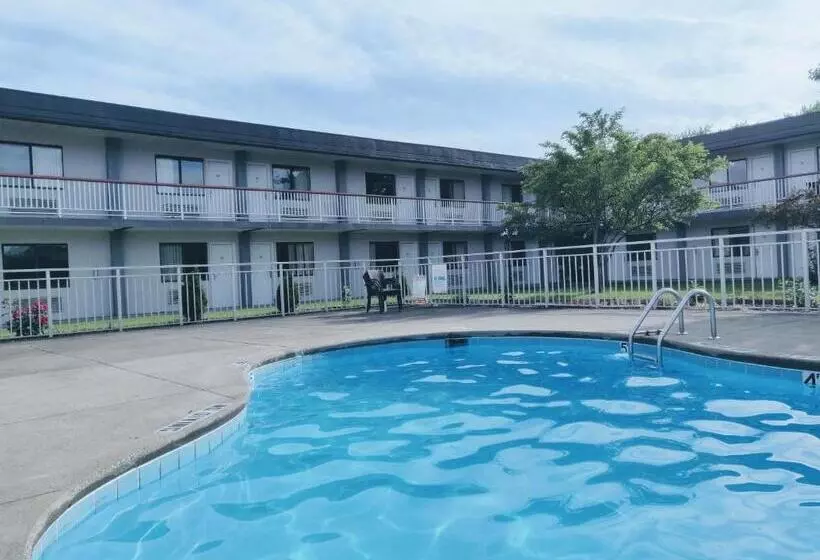 Отель Sprucewood Inn