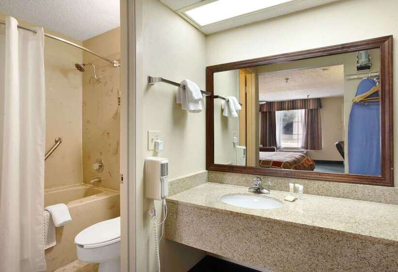 فندق Super 8 By Wyndham New Iberia