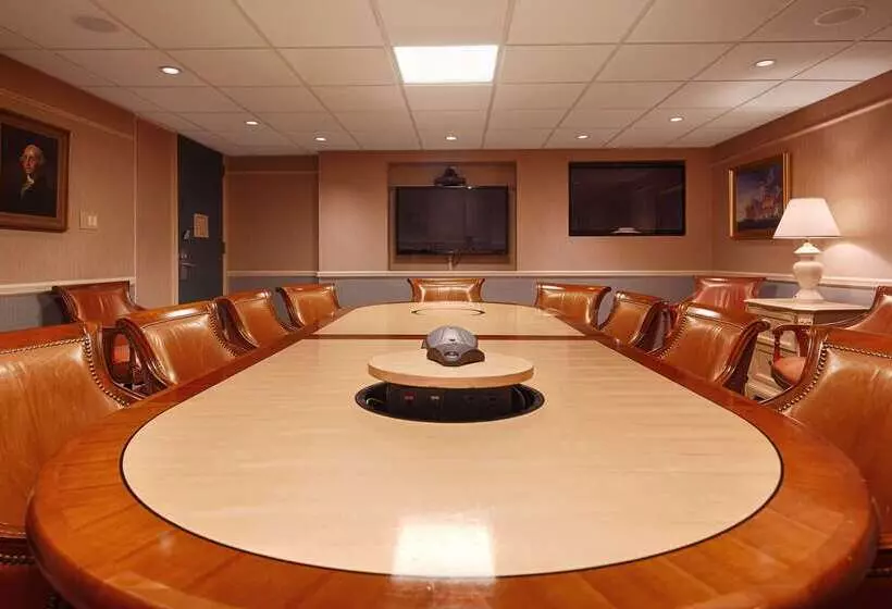 هتل Brandywine Valley Inn Surestay Plus By Best Western