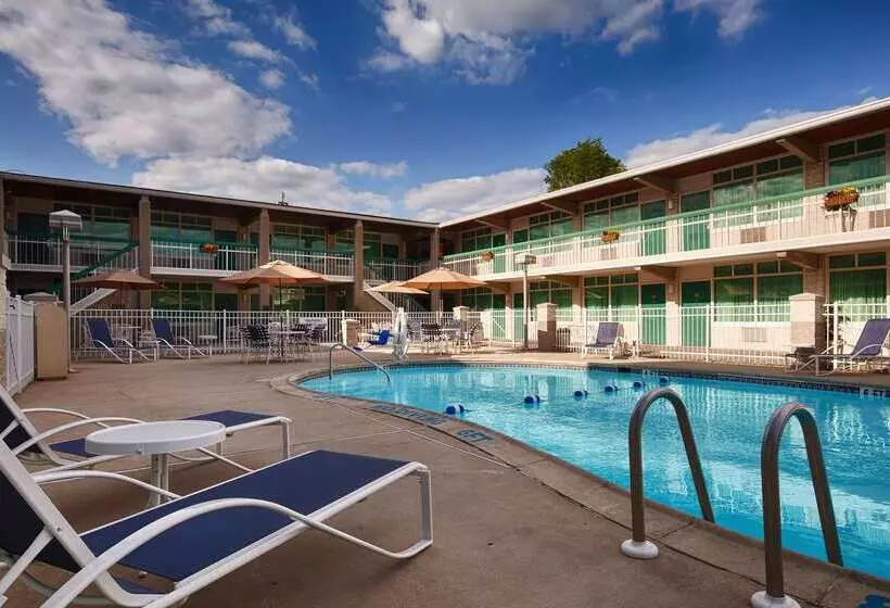 هتل Brandywine Valley Inn Surestay Plus By Best Western