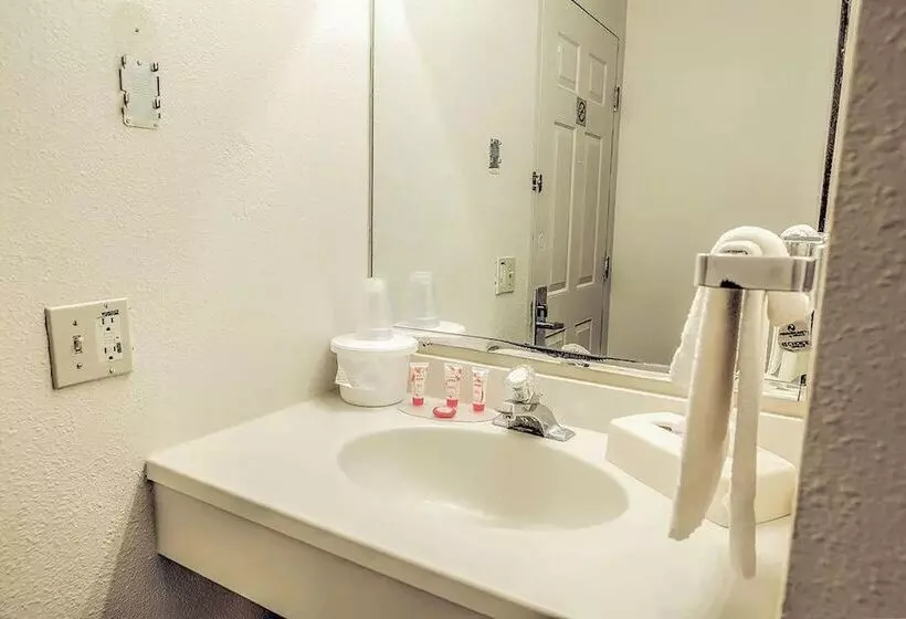 Motel Coratel Inn & Suites By Jasper Mccook