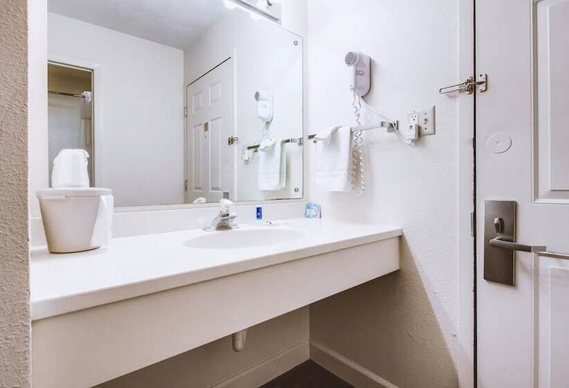 Motel Coratel Inn & Suites By Jasper Mccook