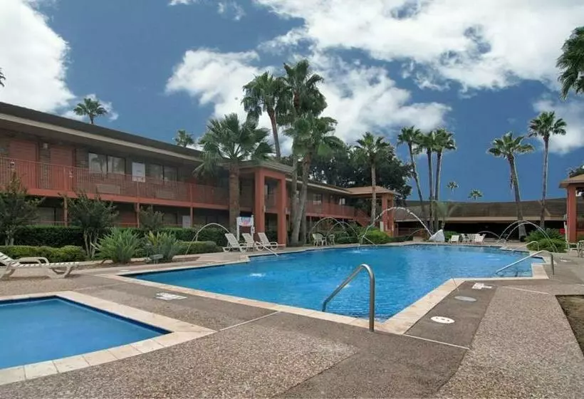 Palm Aire Hotel And Suites