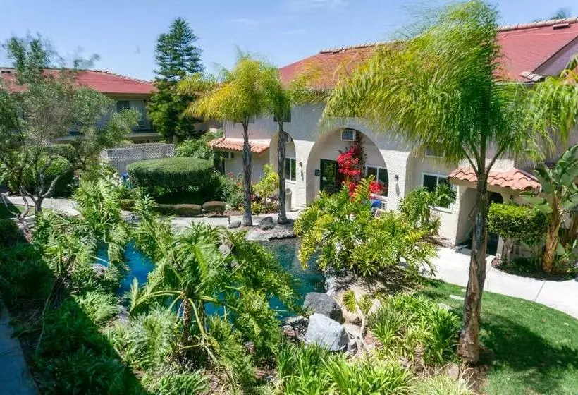 Hotel California Suites