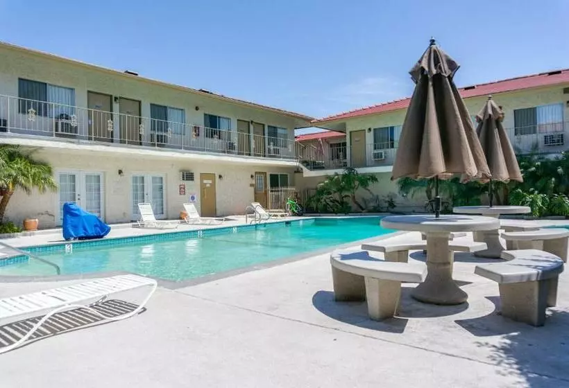 Hotel California Suites