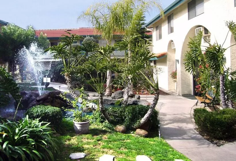 Hotel California Suites