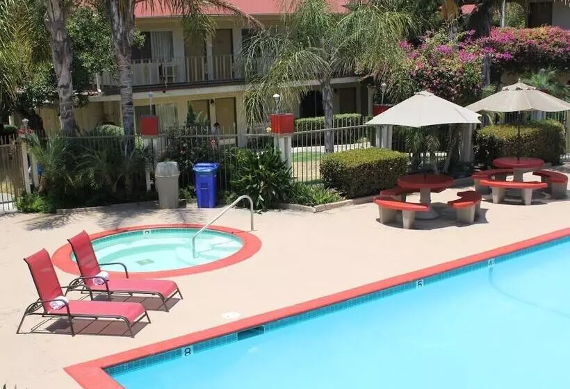 Hotel California Suites