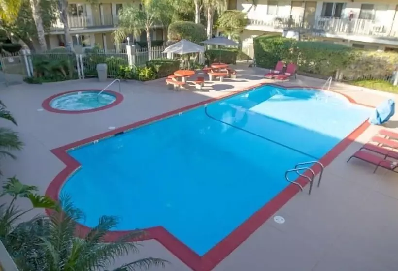 Hotel California Suites