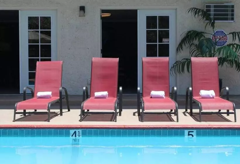 Hotel California Suites