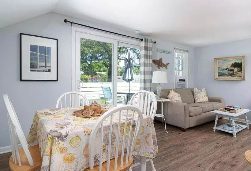 Hotelli Captain Gosnold Village