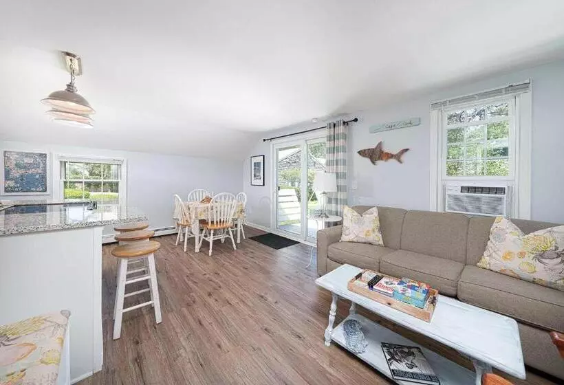 Hotelli Captain Gosnold Village