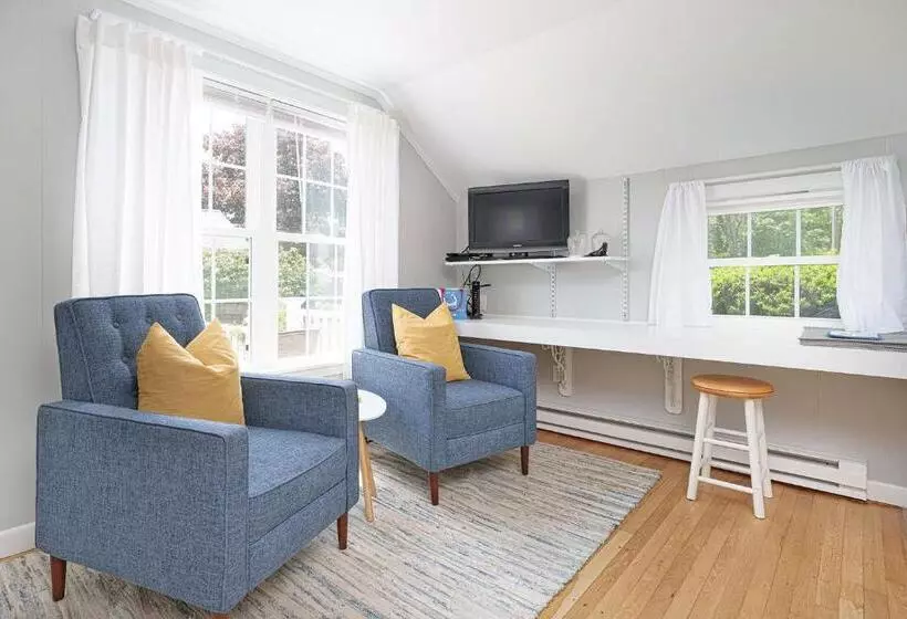 Hotelli Captain Gosnold Village