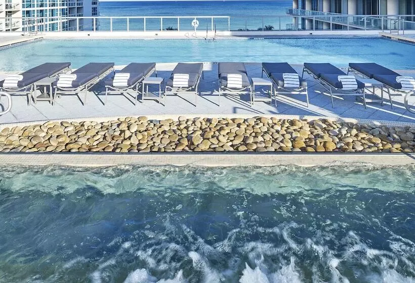 ホテル Carillon Miami Wellness Resort