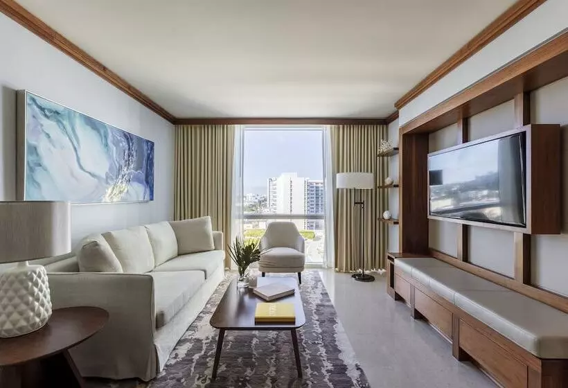 ホテル Carillon Miami Wellness Resort