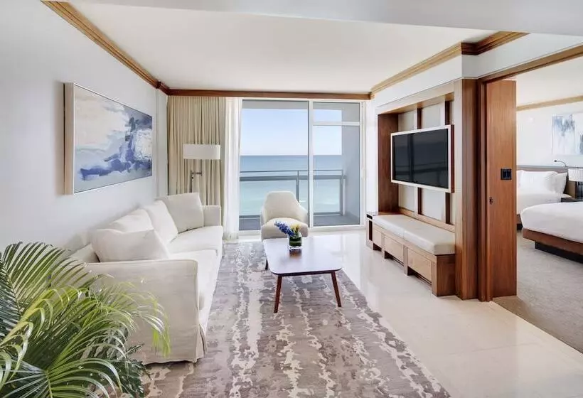 ホテル Carillon Miami Wellness Resort