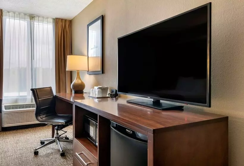 ホテル Comfort Suites Baymeadows Near Butler Blvd