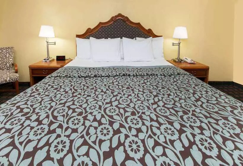 Отель Days Inn By Wyndham Mckinney