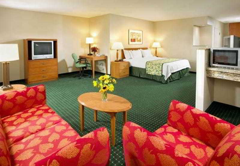 هتل Fairfield Inn Sacramento Cal Expo