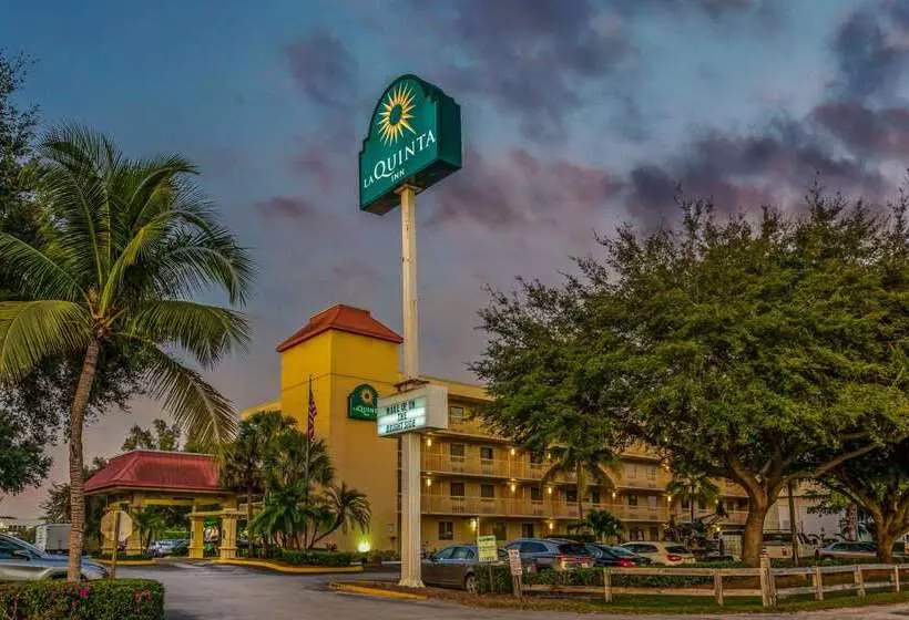 בית מלון כפרי La Quinta Inn By Wyndham West Palm Beach  Florida Turnpike