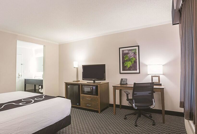 هتل La Quinta By Wyndham Atlanta Midtown Buckhead