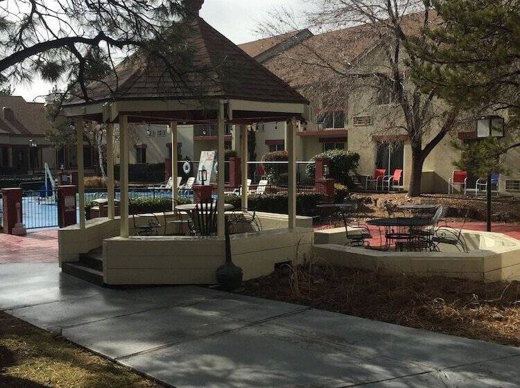 هتل Quality Inn & Suites Downtown University Area