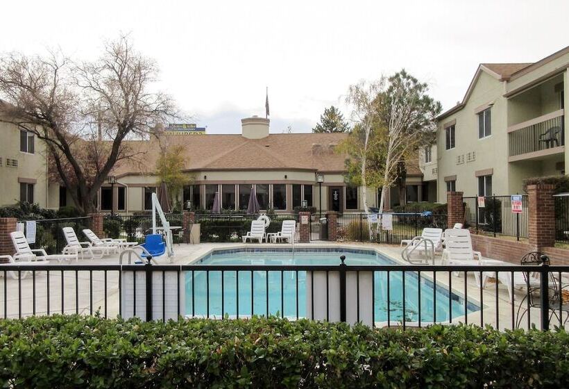 هتل Quality Inn & Suites Downtown University Area