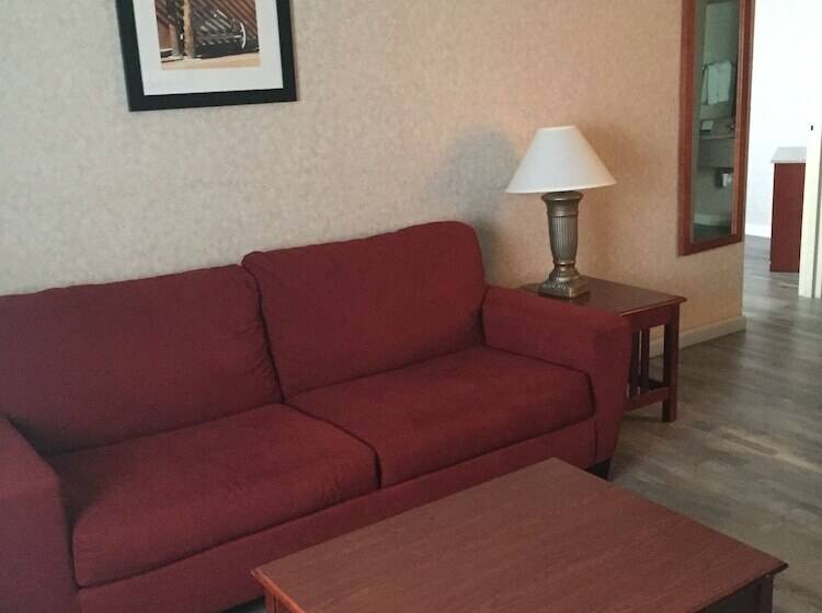 هتل Quality Inn & Suites Downtown University Area