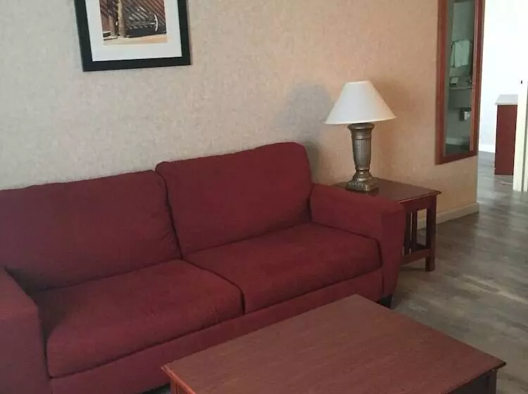 فندق Quality Inn & Suites Downtown   University Area