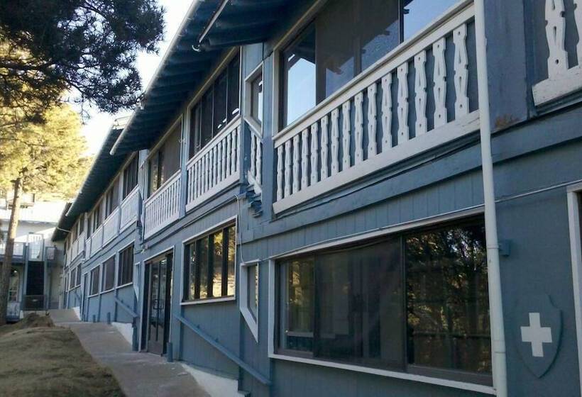 هتل Swiss Chalet Inn