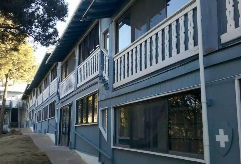 Szálloda Swiss Chalet Inn