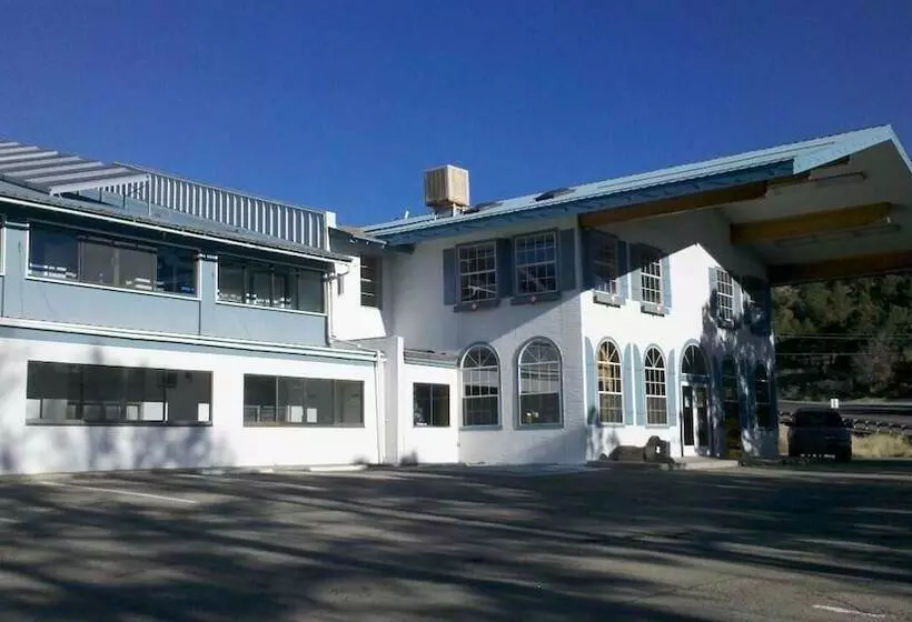 Szálloda Swiss Chalet Inn