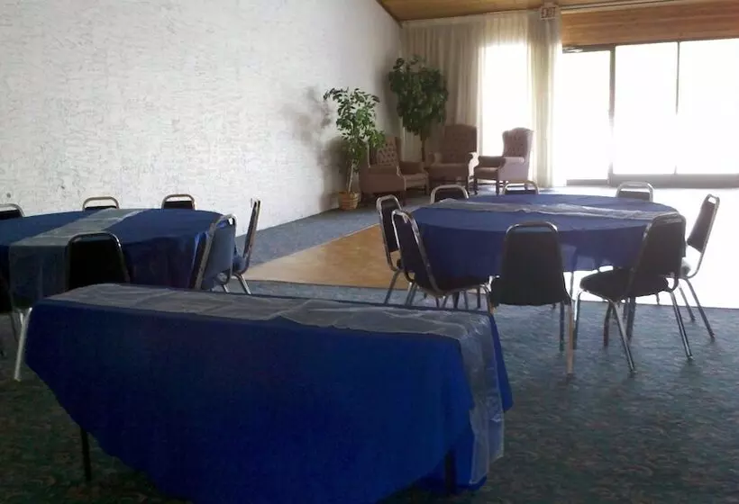 Szálloda Swiss Chalet Inn