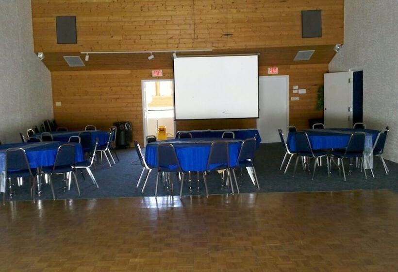 هتل Swiss Chalet Inn