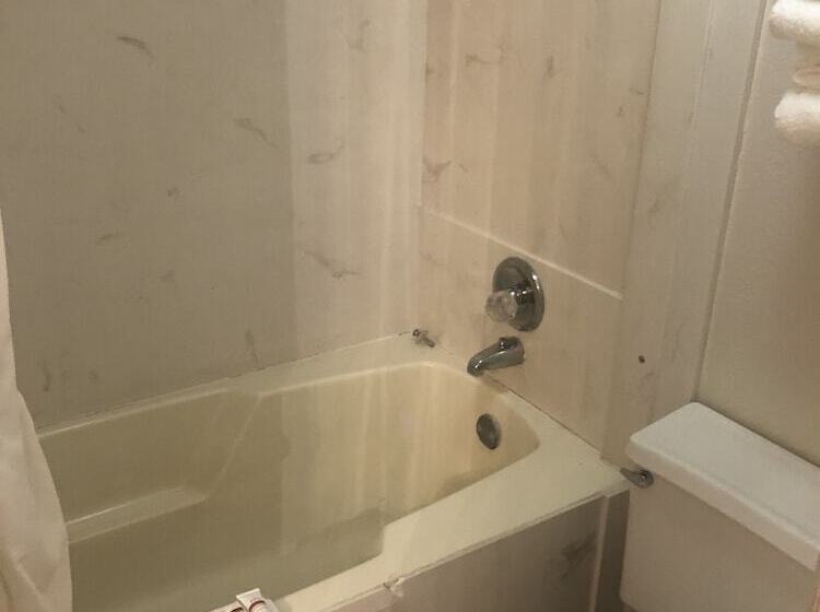 هتل Swiss Chalet Inn