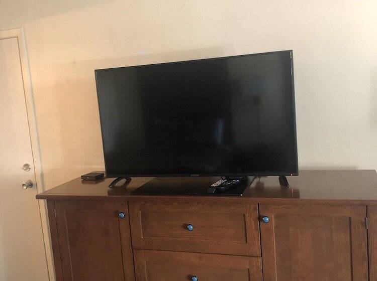 هتل Swiss Chalet Inn