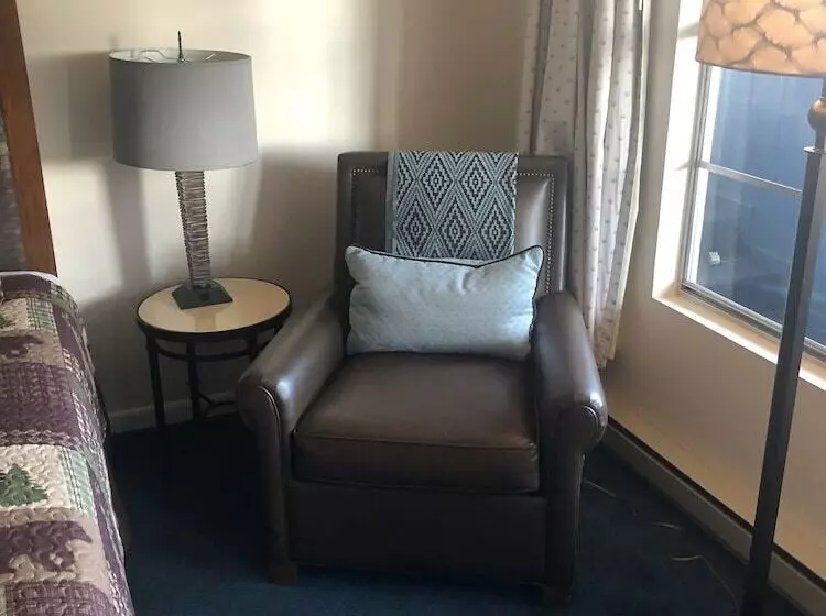 Szálloda Swiss Chalet Inn