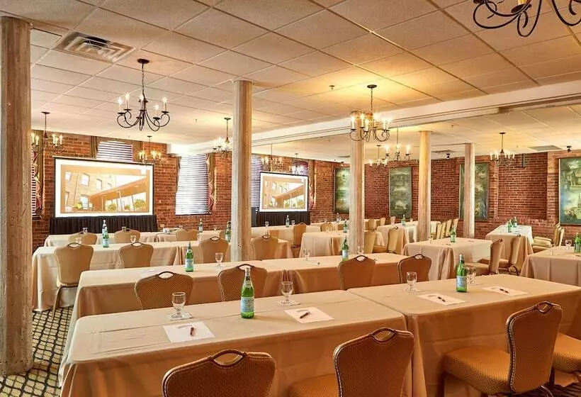 בית מלון כפרי The Historic Brookstown Inn, Trademark Collection By Wyndham