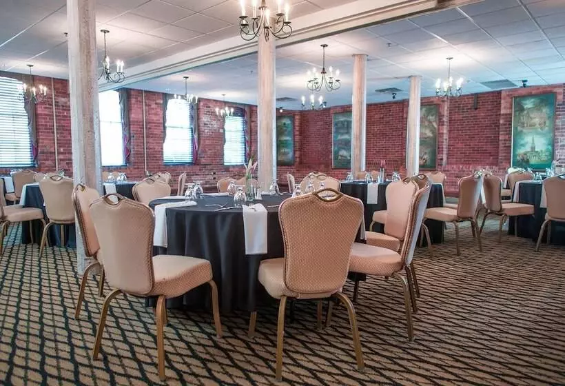 בית מלון כפרי The Historic Brookstown Inn, Trademark Collection By Wyndham