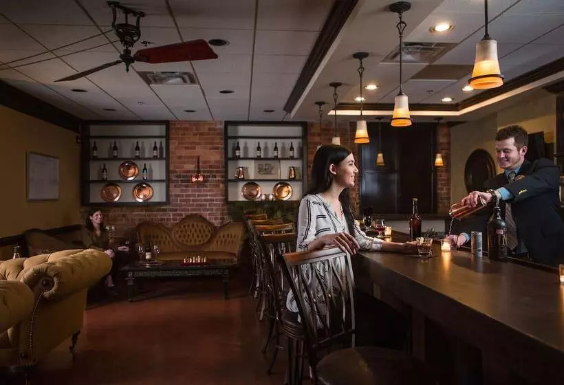 בית מלון כפרי The Historic Brookstown Inn, Trademark Collection By Wyndham