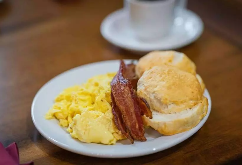 בית מלון כפרי The Historic Brookstown Inn, Trademark Collection By Wyndham