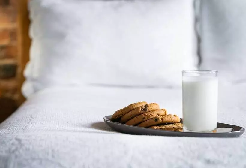 בית מלון כפרי The Historic Brookstown Inn, Trademark Collection By Wyndham