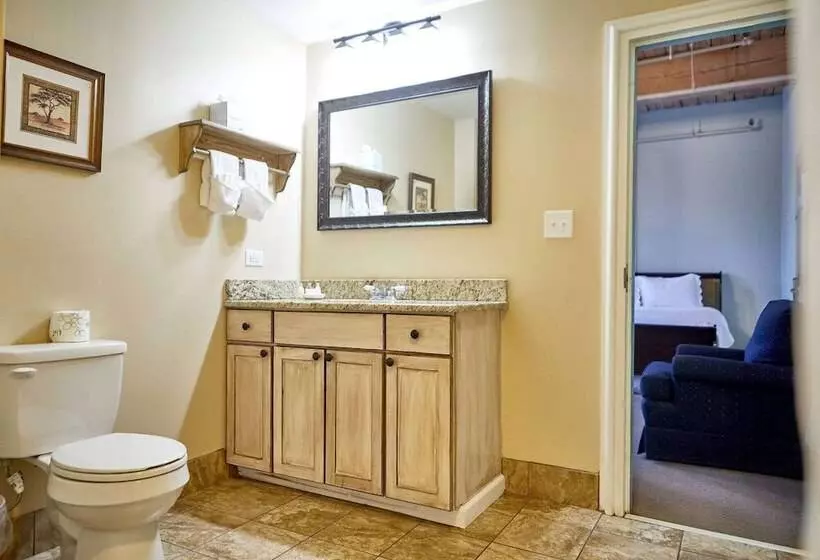 בית מלון כפרי The Historic Brookstown Inn, Trademark Collection By Wyndham