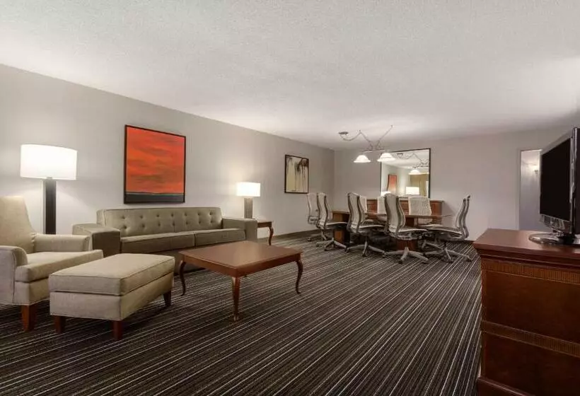 בית מלון כפרי Sonesta Suites Dallas Park Central