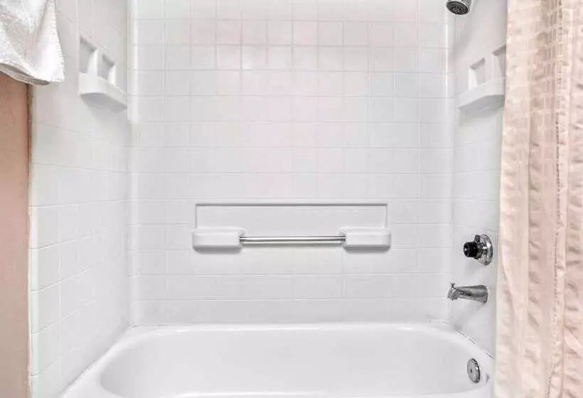 汽车旅馆  Super 8 By Wyndham Upland Ontario Ca