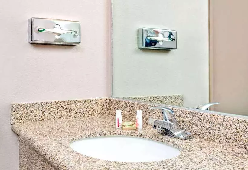 汽车旅馆  Super 8 By Wyndham Upland Ontario Ca