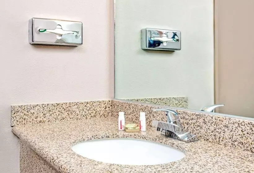 汽车旅馆  Super 8 By Wyndham Upland Ontario Ca