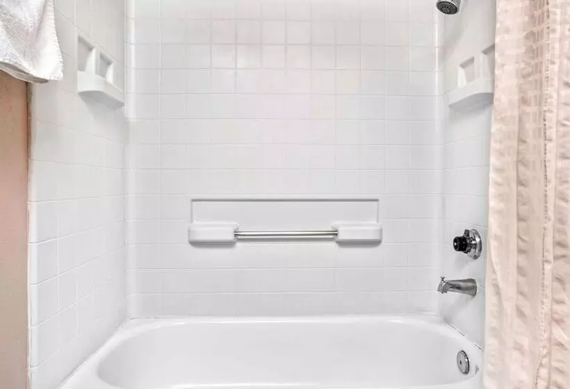 汽车旅馆  Super 8 By Wyndham Upland Ontario Ca