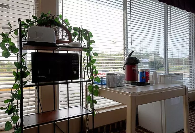 Отель Americas Best Value Inn Newnan