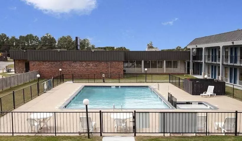 Отель Americas Best Value Inn Newnan