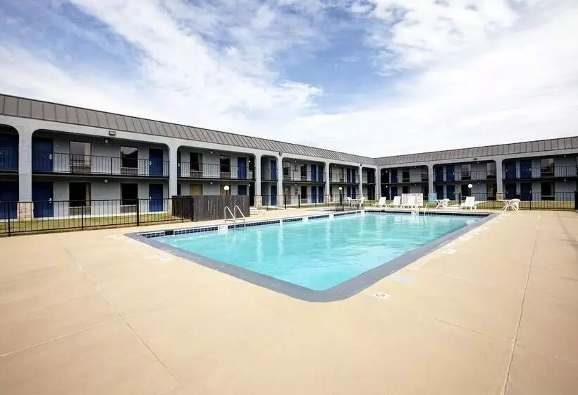 Отель Americas Best Value Inn Newnan